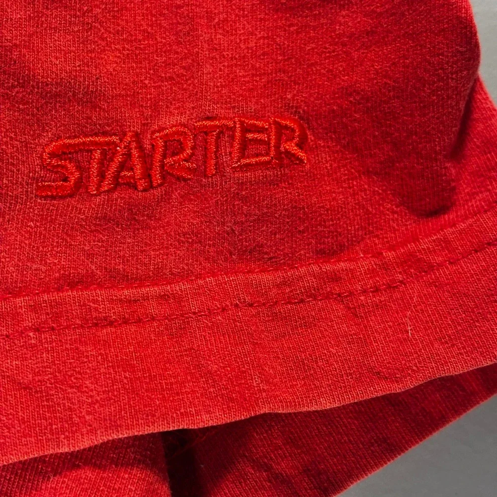 VTG Starter Mens Red Short Sleeve‎ V-Neck T-Shirt Embroidered Logo Casual Medium